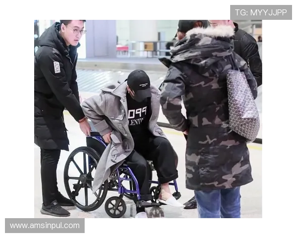 脚踝扭伤无碍焦泊乔出席发布会